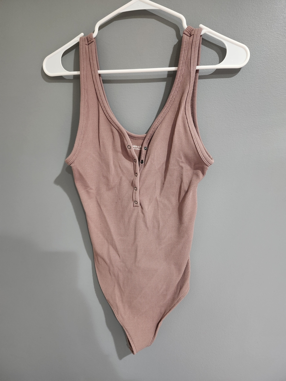 Abercrombie & Fitch Ribbed Henley Tank in Dusty Mauve Size Medium